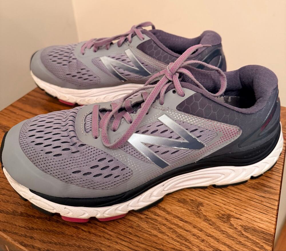 New Balance 840 V4 Womens Shoes Sneakers Size 9 Blue
W840BN4 Running Athletic